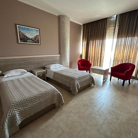 Hotel Terminal Tirana Bregu i Lumit Экстерьер фото