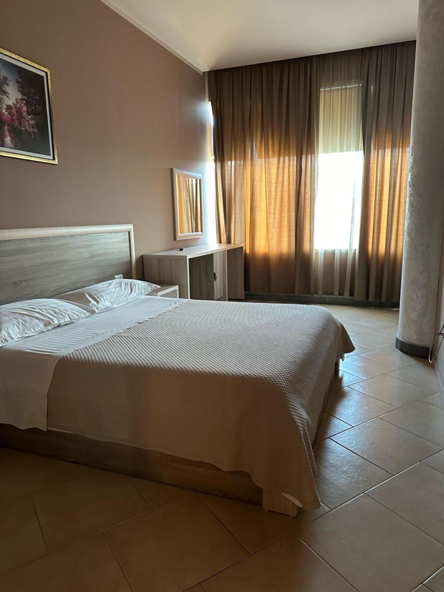 Hotel Terminal Tirana Bregu i Lumit Экстерьер фото