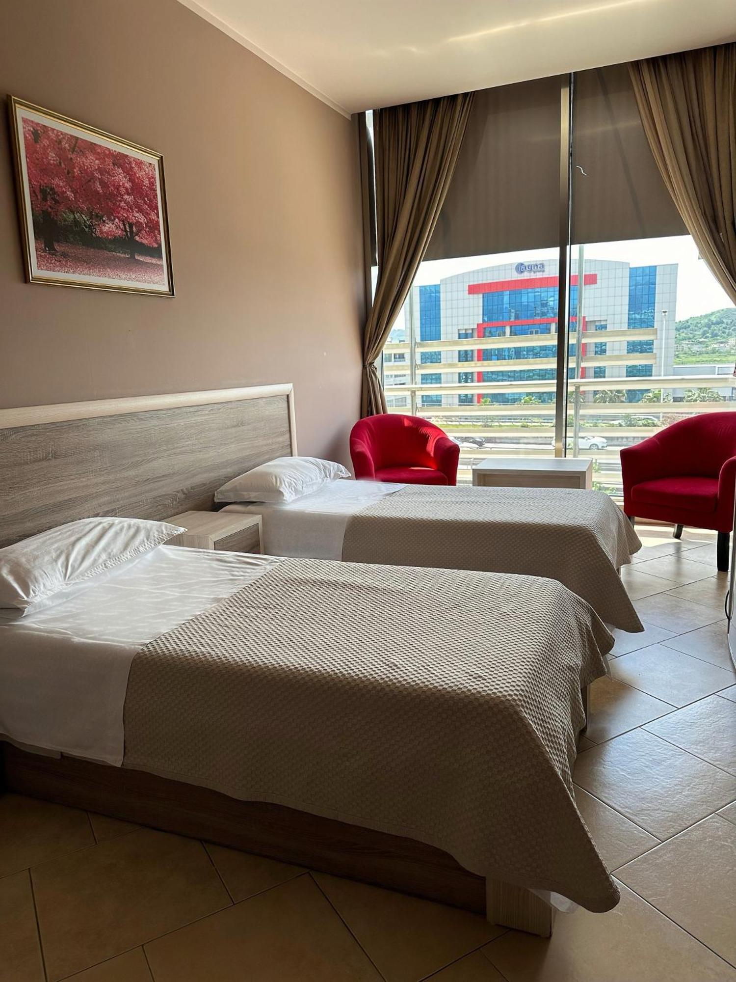 Hotel Terminal Tirana Bregu i Lumit Экстерьер фото