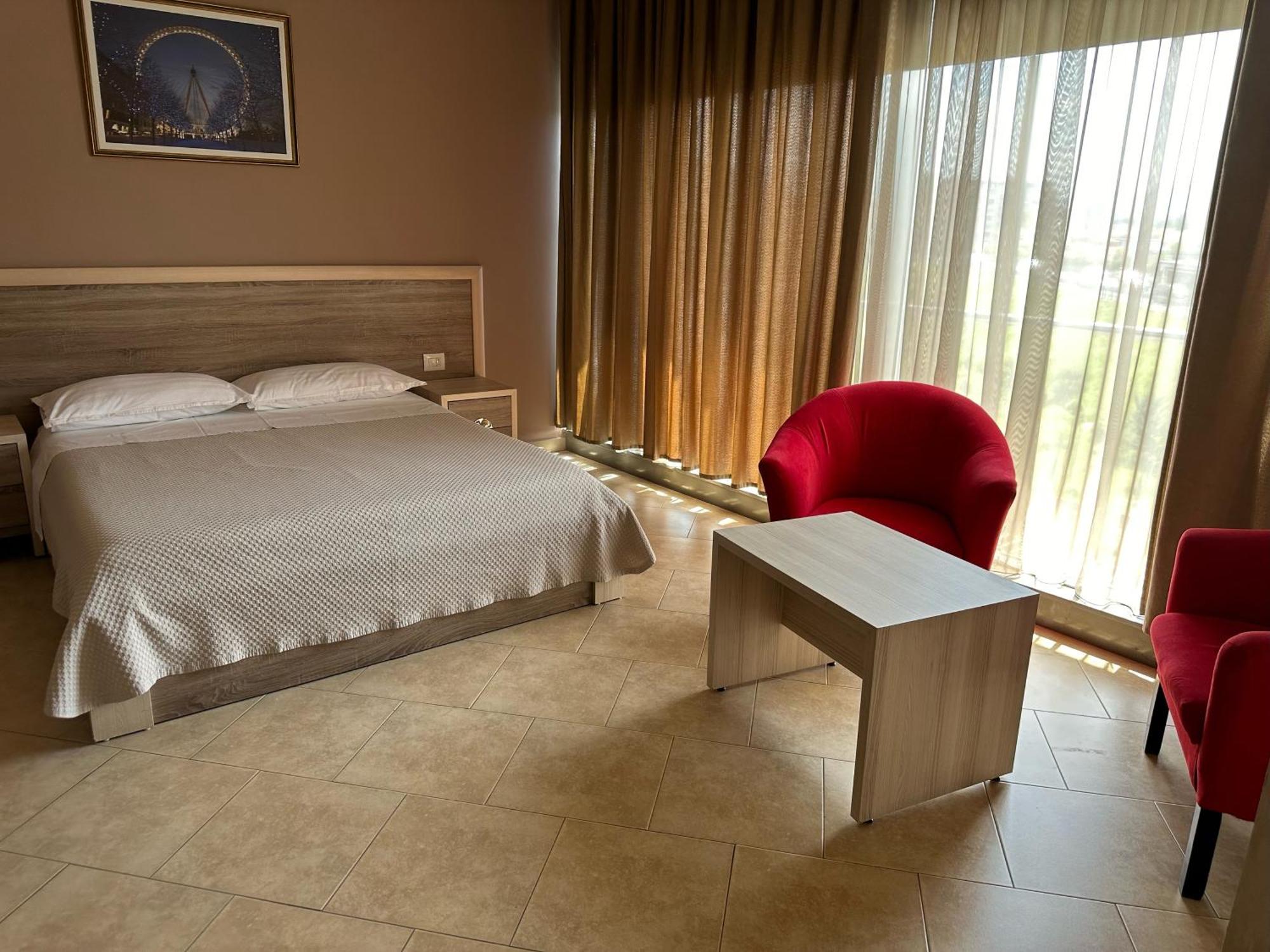 Hotel Terminal Tirana Bregu i Lumit Экстерьер фото